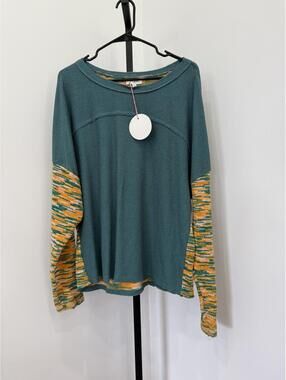 NWT Umgee Large Long Sleeve Knit Sweater with Colorful Sleeves